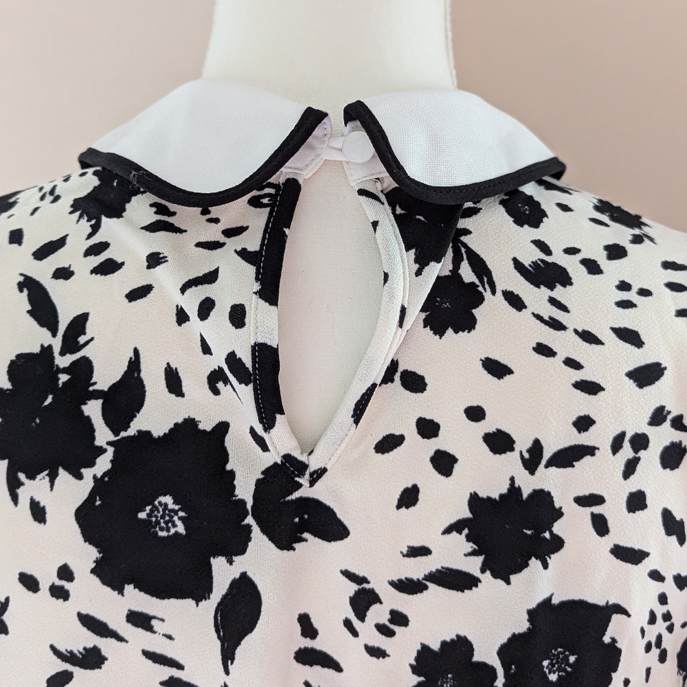 Black & white floral print blouse flowy Peter Pan collar rhinestone fun small - Picture 12 of 14